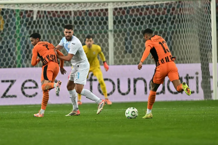 Suluda atmosfera u Krakovu: Ukrajinski svirači ukrali show, protiv Rijeke navijao i Djed Božićnjak