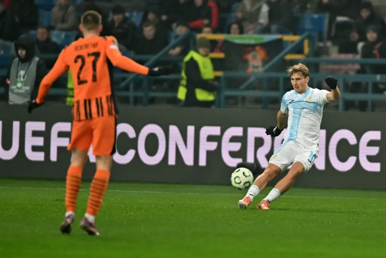 Suluda atmosfera u Krakovu: Ukrajinski svirači ukrali show, protiv Rijeke navijao i Djed Božićnjak