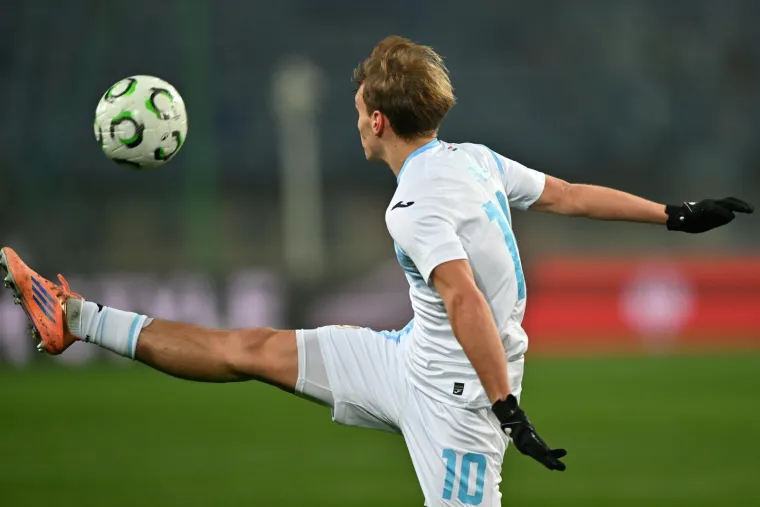 Suluda atmosfera u Krakovu: Ukrajinski svirači ukrali show, protiv Rijeke navijao i Djed Božićnjak