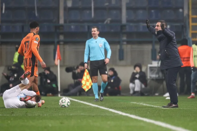 Suluda atmosfera u Krakovu: Ukrajinski svirači ukrali show, protiv Rijeke navijao i Djed Božićnjak