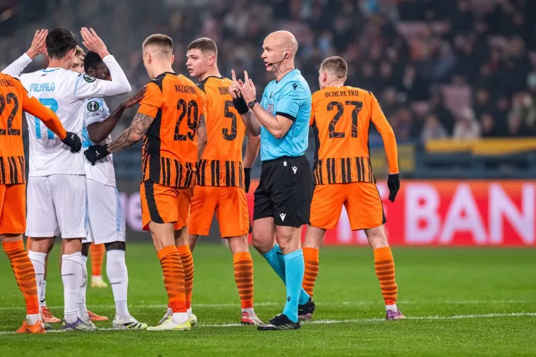 Suluda atmosfera u Krakovu: Ukrajinski svirači ukrali show, protiv Rijeke navijao i Djed Božićnjak