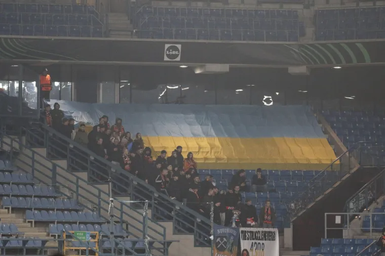 Suluda atmosfera u Krakovu: Ukrajinski svirači ukrali show, protiv Rijeke navijao i Djed Božićnjak