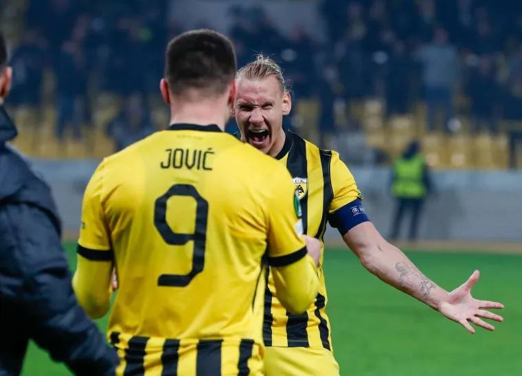 Padni mi na grudi: Vida i srpska zvijezda napravili &scaron;ou, kamere sve snimile