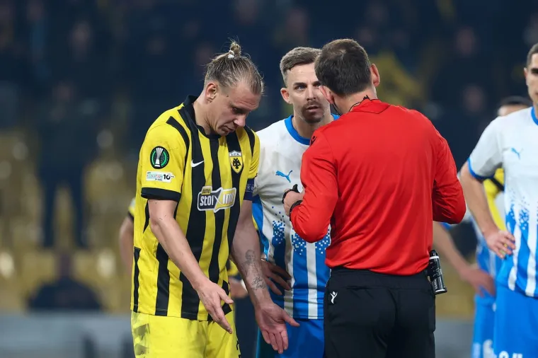 Padni mi na grudi: Vida i srpska zvijezda napravili &scaron;ou, kamere sve snimile