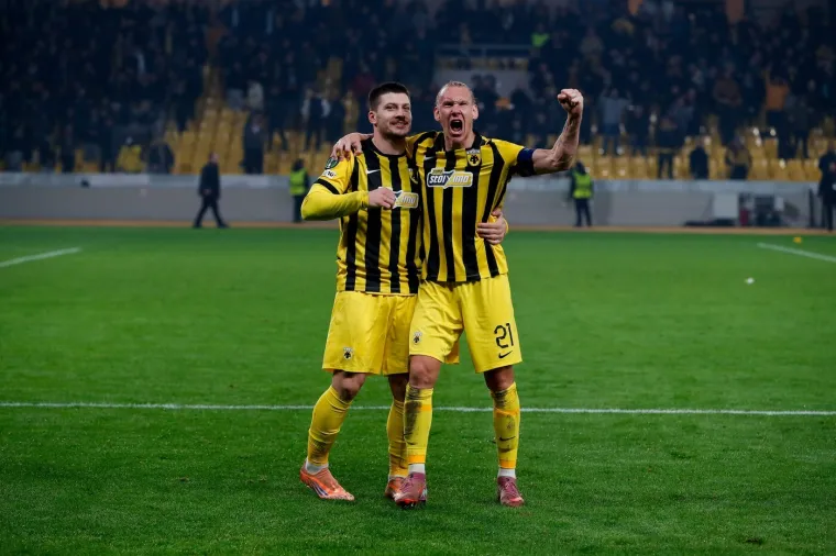 Padni mi na grudi: Vida i srpska zvijezda napravili &scaron;ou, kamere sve snimile