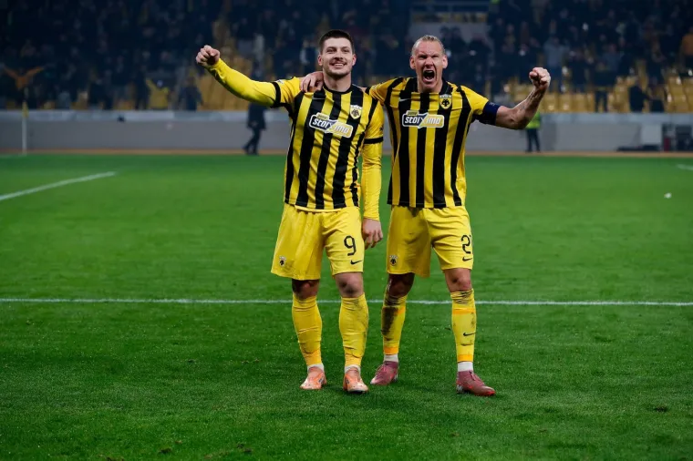 Padni mi na grudi: Vida i srpska zvijezda napravili &scaron;ou, kamere sve snimile