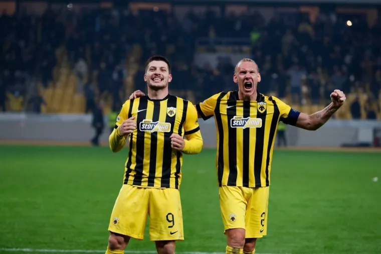 Padni mi na grudi: Vida i srpska zvijezda napravili &scaron;ou, kamere sve snimile