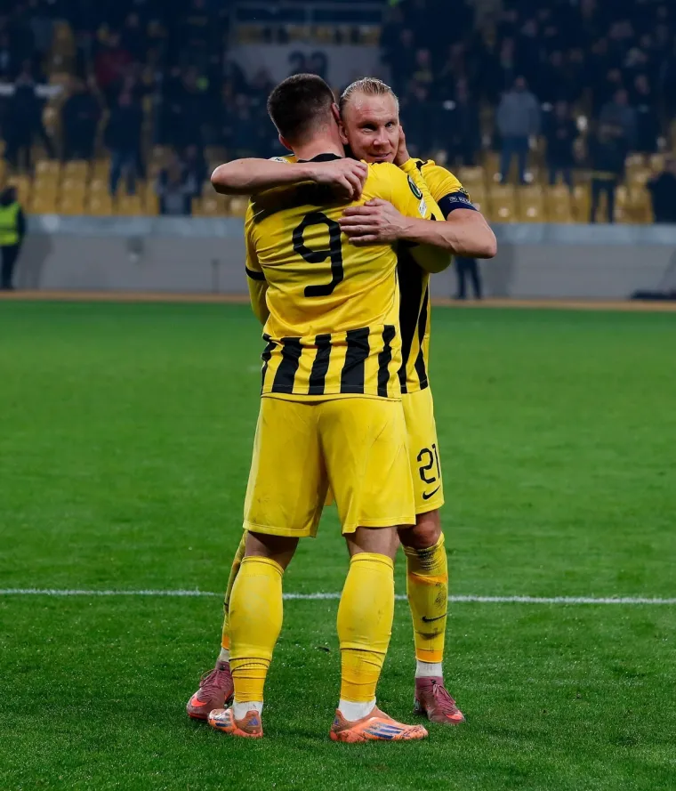 Padni mi na grudi: Vida i srpska zvijezda napravili &scaron;ou, kamere sve snimile