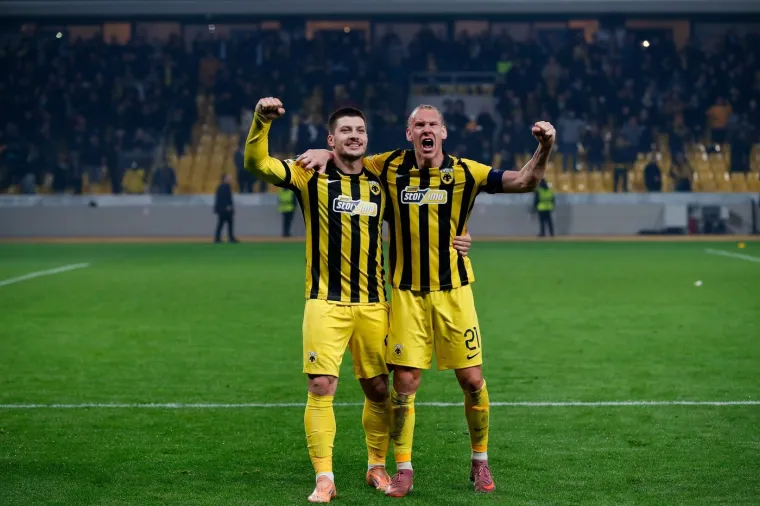 Padni mi na grudi: Vida i srpska zvijezda napravili &scaron;ou, kamere sve snimile