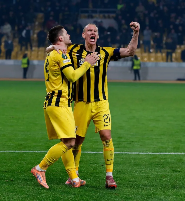 Padni mi na grudi: Vida i srpska zvijezda napravili &scaron;ou, kamere sve snimile