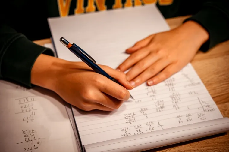 Tko kaže da se mozak ne može vježbati? Ovih 20 jednostavnih navika jača inteligenciju