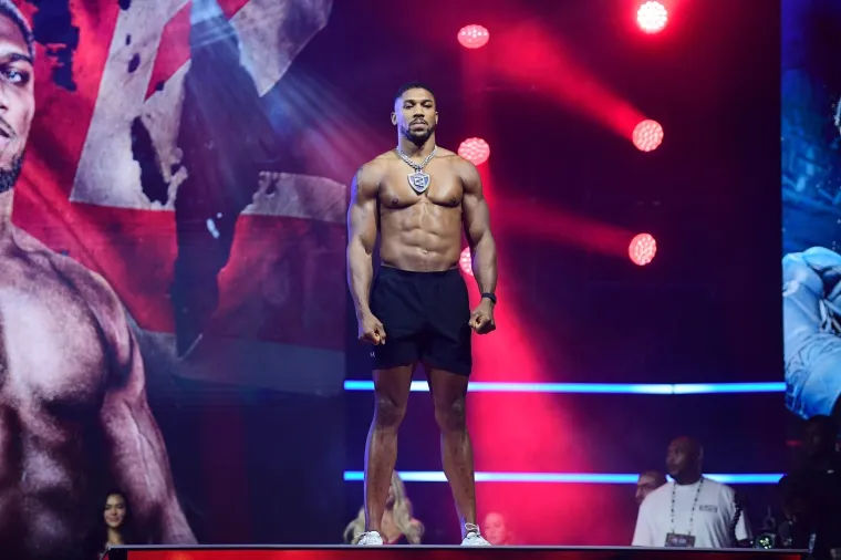 Zaiskrilo je na vaganju Anthonyja Joshue i Jake Paula: Ove fotografije upravo obilaze svijet