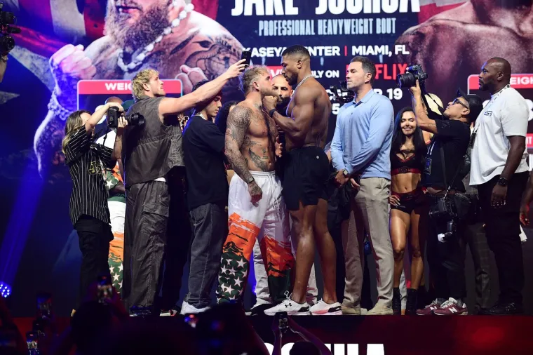 Zaiskrilo je na vaganju Anthonyja Joshue i Jake Paula: Ove fotografije upravo obilaze svijet