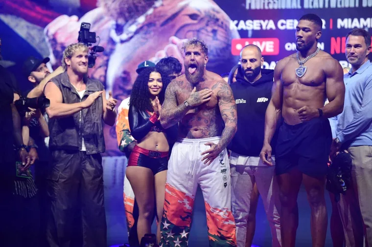 Zaiskrilo je na vaganju Anthonyja Joshue i Jake Paula: Ove fotografije upravo obilaze svijet