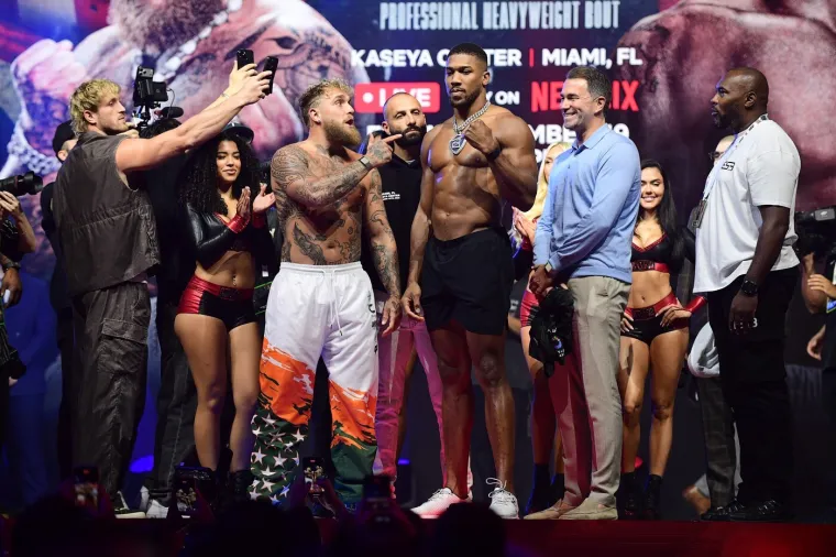 Zaiskrilo je na vaganju Anthonyja Joshue i Jake Paula: Ove fotografije upravo obilaze svijet