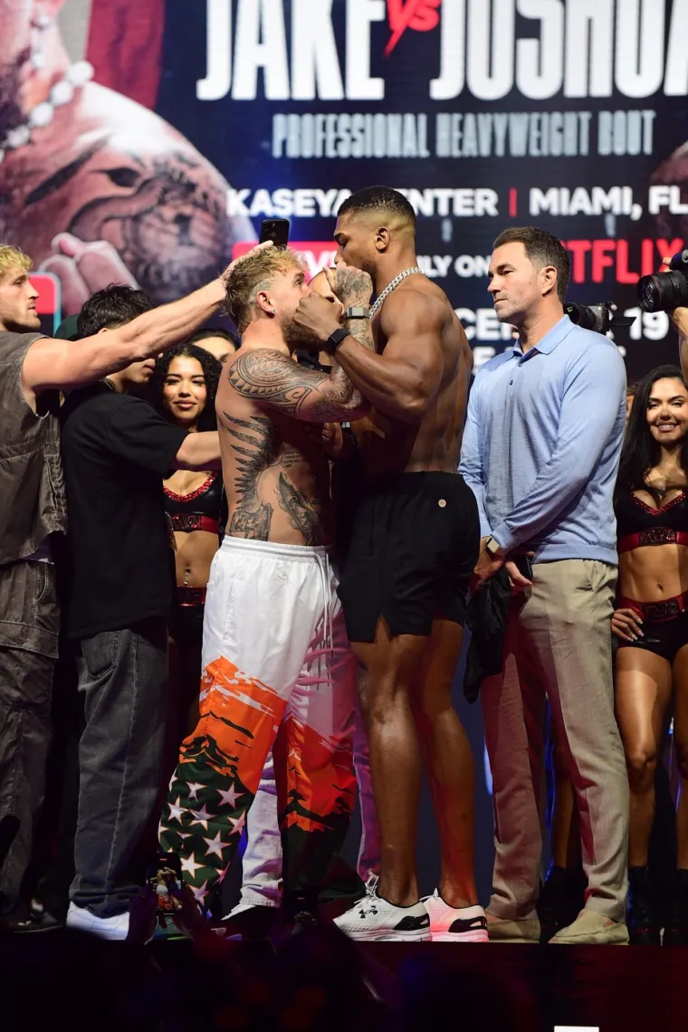 Zaiskrilo je na vaganju Anthonyja Joshue i Jake Paula: Ove fotografije upravo obilaze svijet