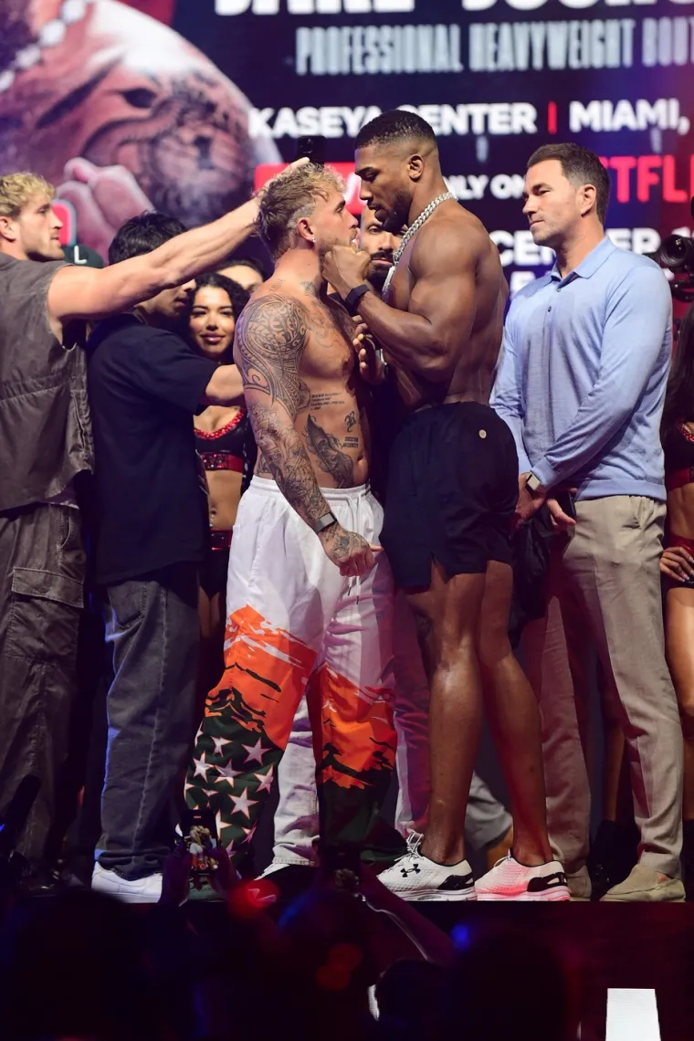 Zaiskrilo je na vaganju Anthonyja Joshue i Jake Paula: Ove fotografije upravo obilaze svijet