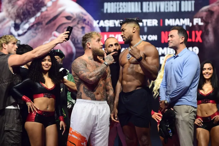 Zaiskrilo je na vaganju Anthonyja Joshue i Jake Paula: Ove fotografije upravo obilaze svijet