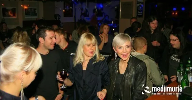 Kratke haljine i visoke potpetice: Pogledajte kako se partijalo prije14 godina