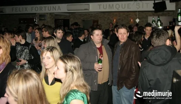 Kratke haljine i visoke potpetice: Pogledajte kako se partijalo prije14 godina