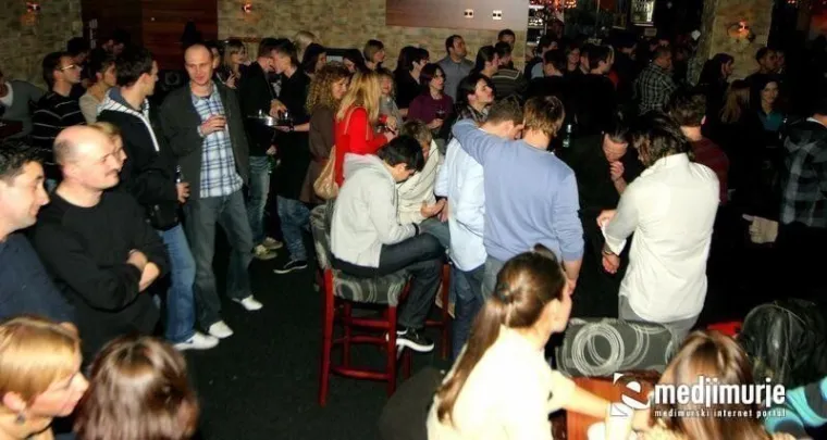 Kratke haljine i visoke potpetice: Pogledajte kako se partijalo prije14 godina