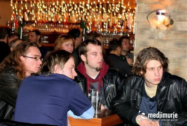 Kratke haljine i visoke potpetice: Pogledajte kako se partijalo prije14 godina