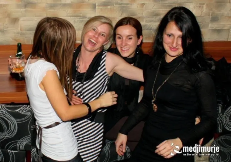 Kratke haljine i visoke potpetice: Pogledajte kako se partijalo prije14 godina