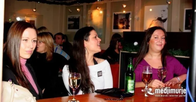 Kratke haljine i visoke potpetice: Pogledajte kako se partijalo prije14 godina