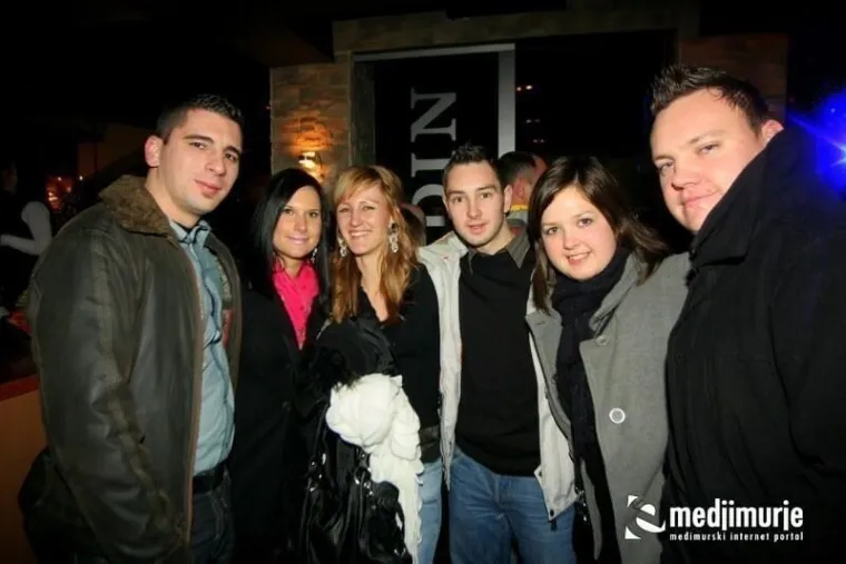 Kratke haljine i visoke potpetice: Pogledajte kako se partijalo prije14 godina