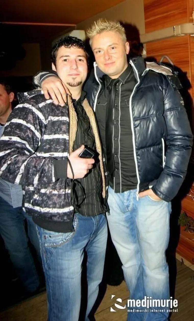 Kratke haljine i visoke potpetice: Pogledajte kako se partijalo prije14 godina