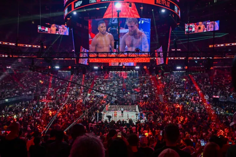 Anthony Joshua 'masakrirao' Jakea Paula: Slomio mu čeljust i umalo izbio zube