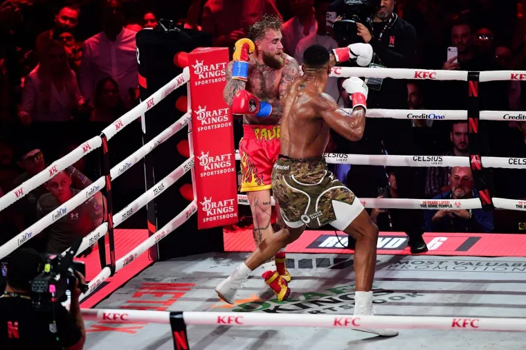 Anthony Joshua 'masakrirao' Jakea Paula: Slomio mu čeljust i umalo izbio zube