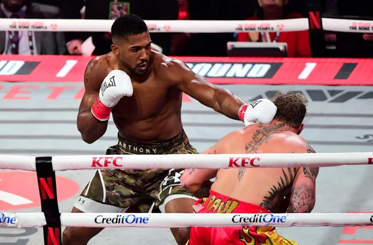 Anthony Joshua 'masakrirao' Jakea Paula: Slomio mu čeljust i umalo izbio zube