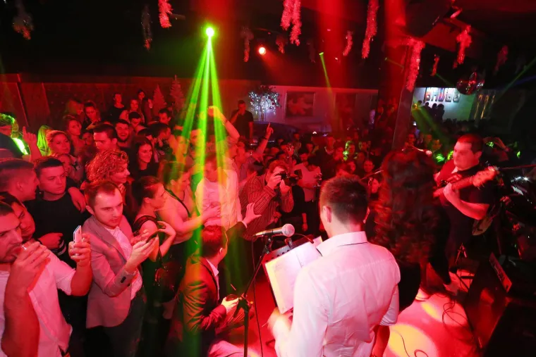 Nives Celzijus je te večeri gorila: Pogledajte kakav je tulum priredila