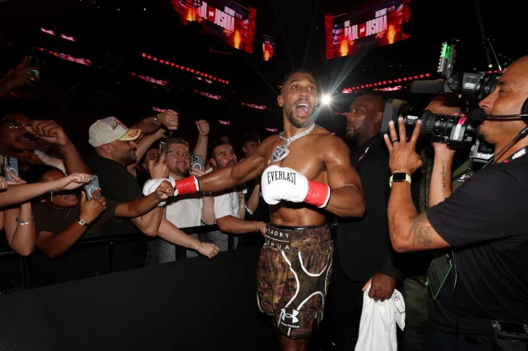 Slavni i poznati pohodili meč Joshua i Paula: Lijepe žene i ekstravagantni tipovi plijenili pažnju