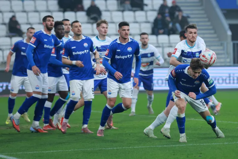 Zgodna navijačica privukla pažnju Opus Arene, svi su gledali samo u nju