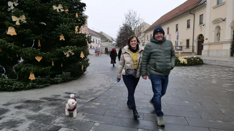 Modni spektakl usred Adventa: Ove dame pretvorile su centar Čakovca u božićnu pistu