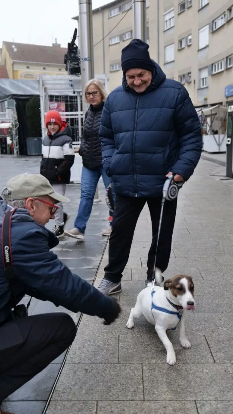 Modni spektakl usred Adventa: Ove dame pretvorile su centar Čakovca u božićnu pistu