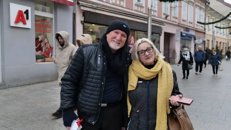 Modni spektakl usred Adventa: Ove dame pretvorile su centar Čakovca u božićnu pistu