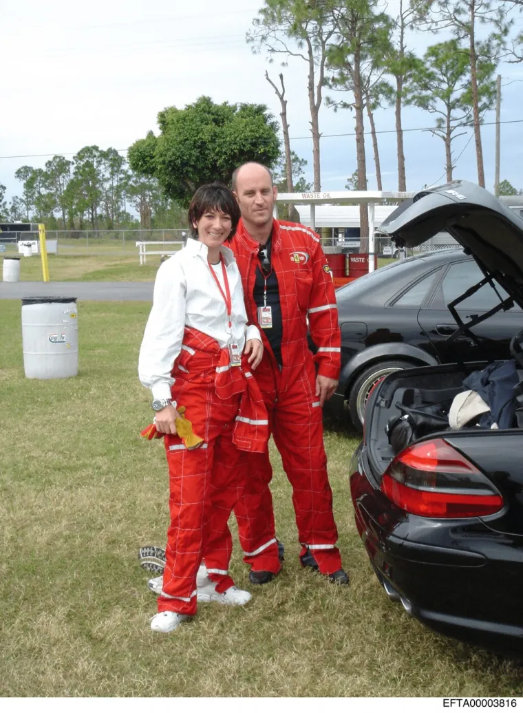 Misterij nestanka dijela Epsteinovih dokumenata: I pokojni Papa na jednoj fotografiji