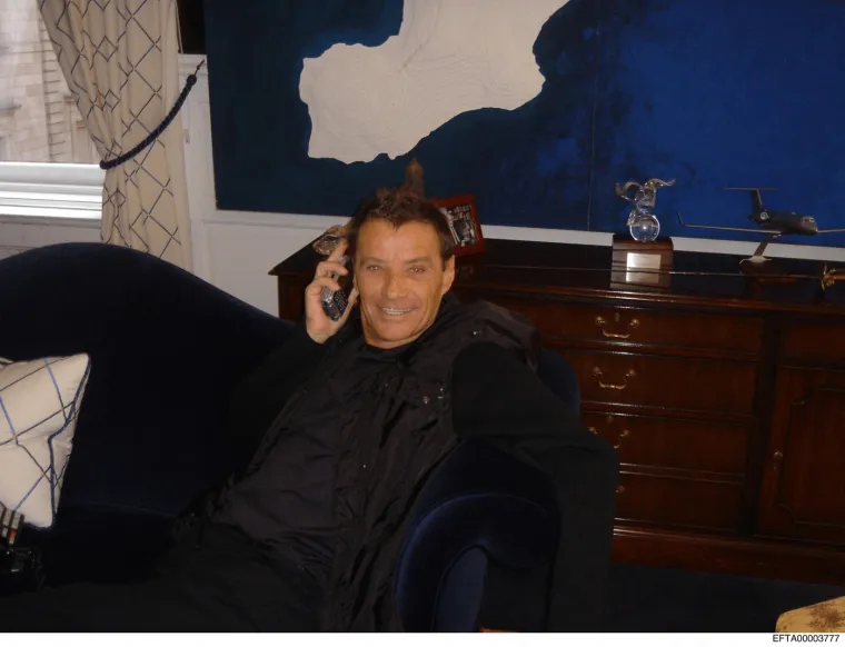 Misterij nestanka dijela Epsteinovih dokumenata: I pokojni Papa na jednoj fotografiji