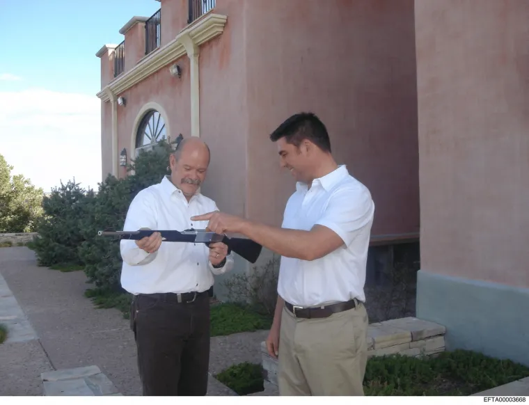 Misterij nestanka dijela Epsteinovih dokumenata: I pokojni Papa na jednoj fotografiji