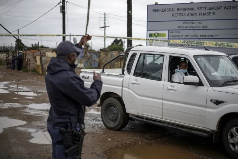 Masakr ispred puba, na ljude pucali iz kala&scaron;njikova i pi&scaron;tolja: Najmanje devet mrtvih