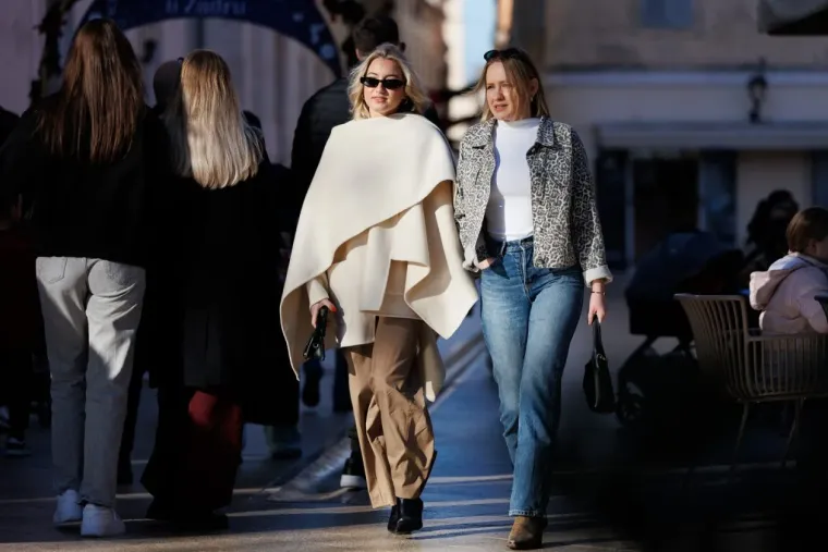 Kao da je stiglo proljeće: Zadranke u minjacima i visokim čizmama preuzele &scaron;picu