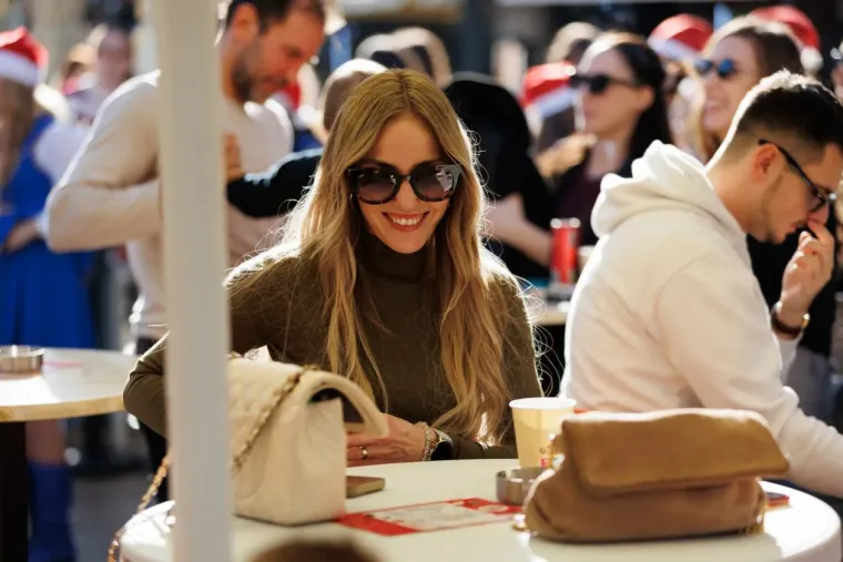 Kao da je stiglo proljeće: Zadranke u minjacima i visokim čizmama preuzele &scaron;picu