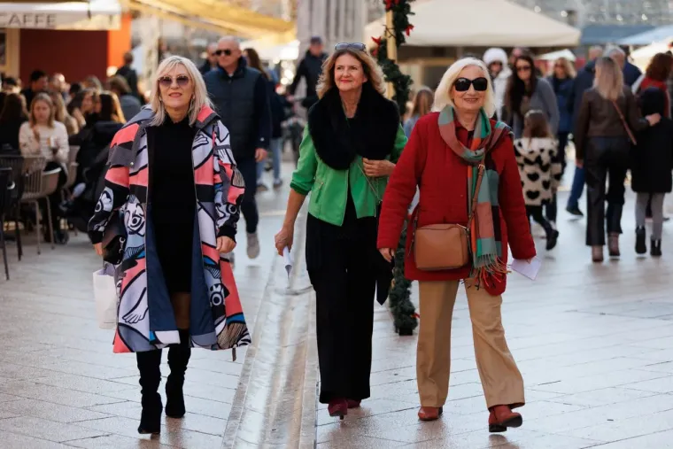 Kao da je stiglo proljeće: Zadranke u minjacima i visokim čizmama preuzele &scaron;picu