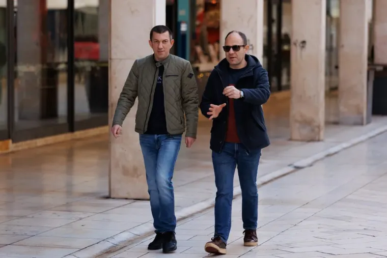 Kao da je stiglo proljeće: Zadranke u minjacima i visokim čizmama preuzele &scaron;picu