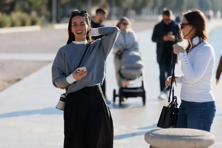 Kao da je stiglo proljeće: Zadranke u minjacima i visokim čizmama preuzele &scaron;picu