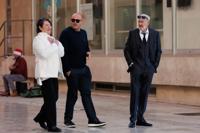 Kao da je stiglo proljeće: Zadranke u minjacima i visokim čizmama preuzele &scaron;picu