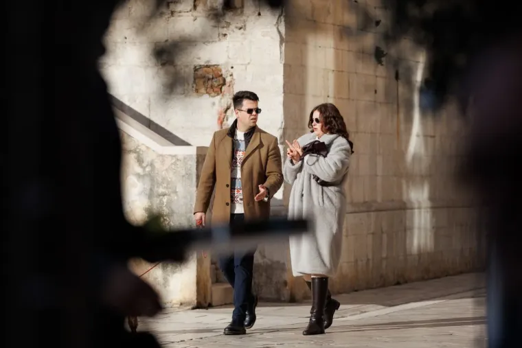 Kao da je stiglo proljeće: Zadranke u minjacima i visokim čizmama preuzele &scaron;picu